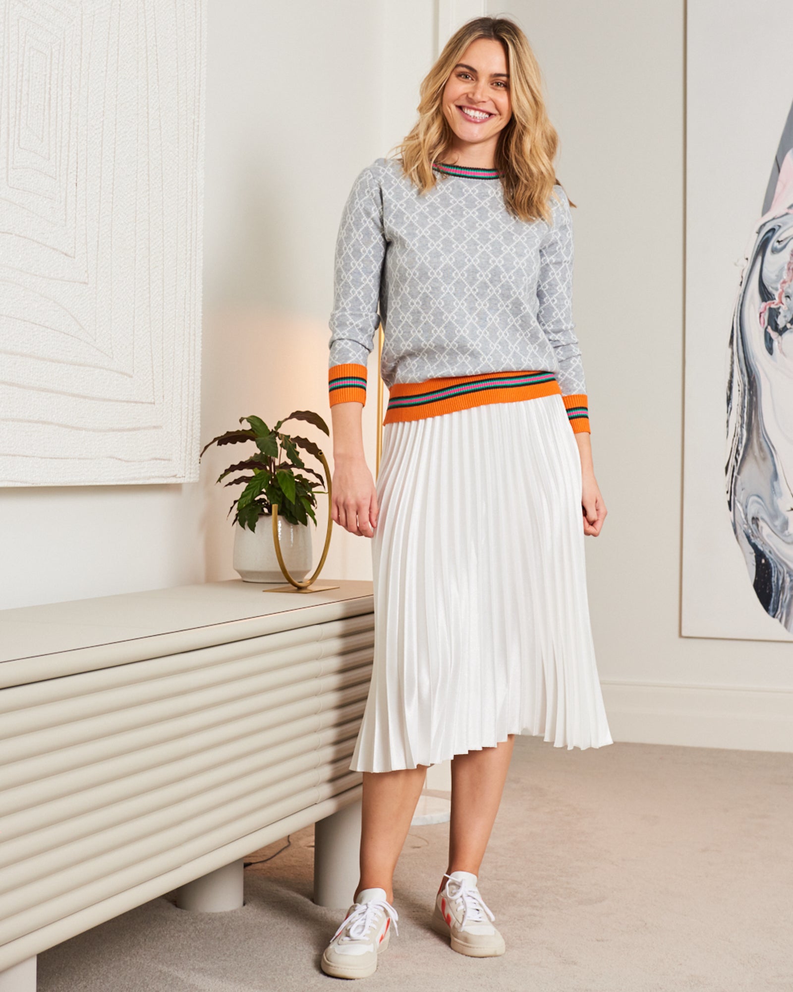 White Metallic Waistband Pleated Skirt