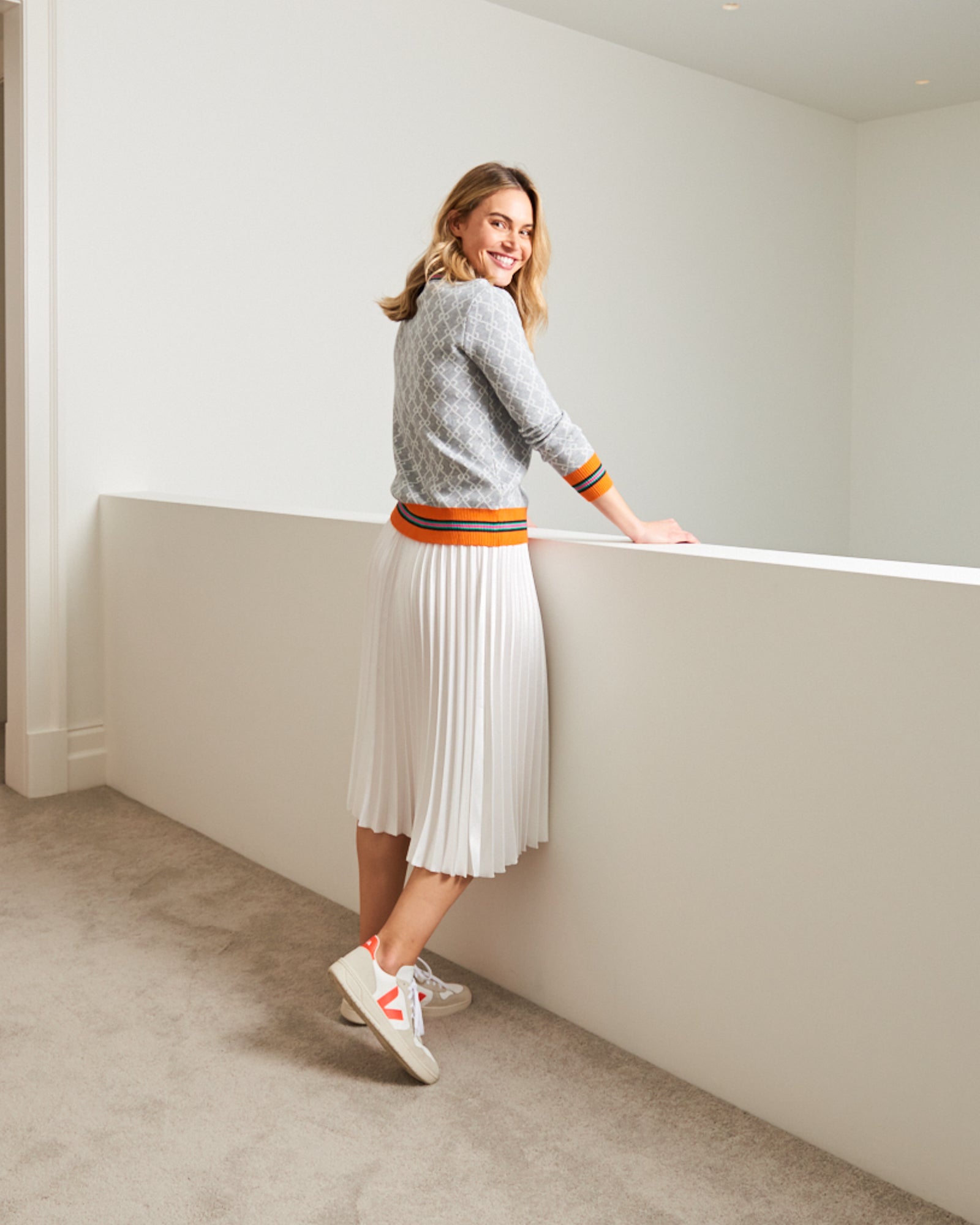 White Metallic Waistband Pleated Skirt